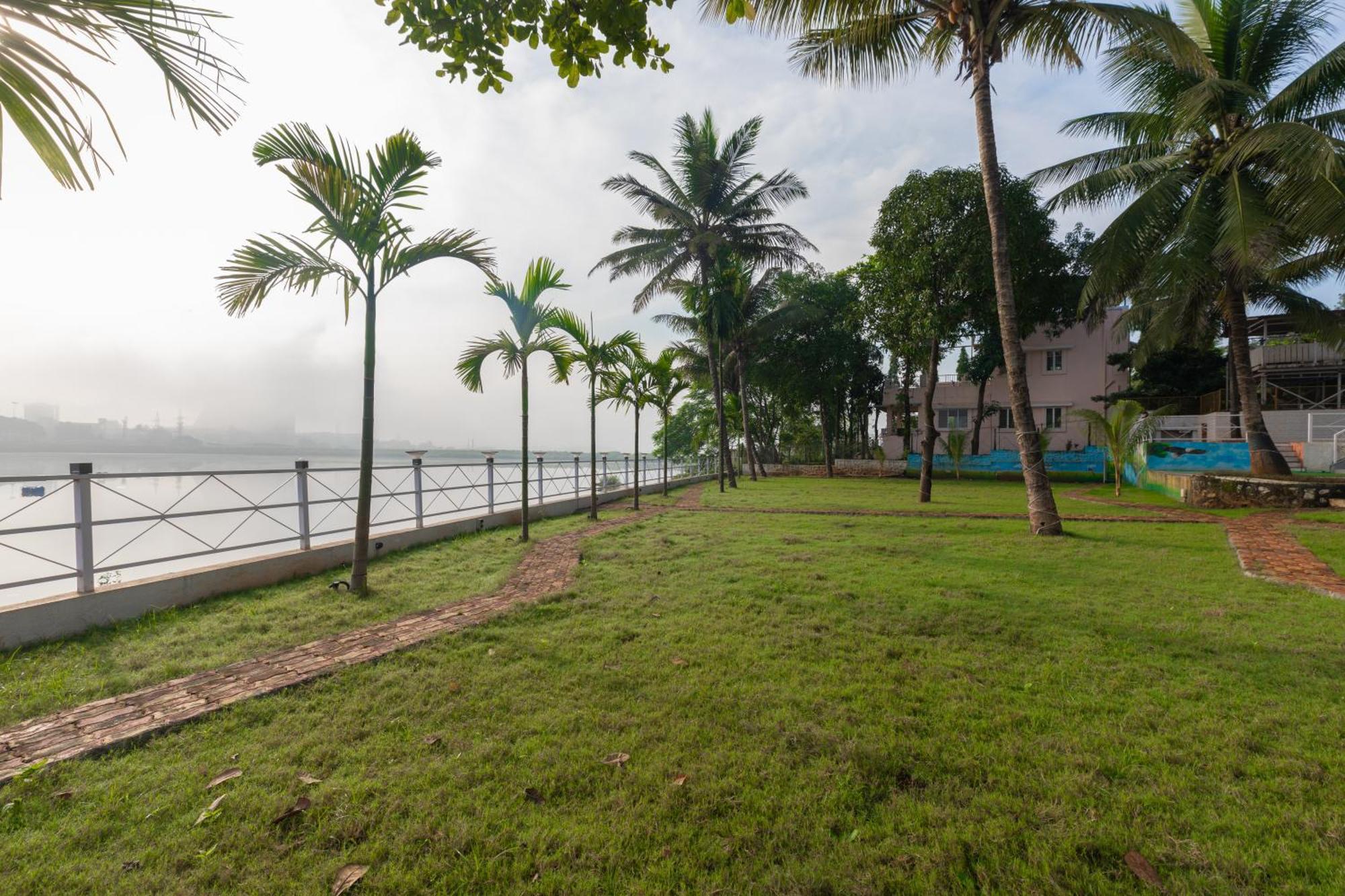 Pineapple Stay Khopoli Exteriör bild