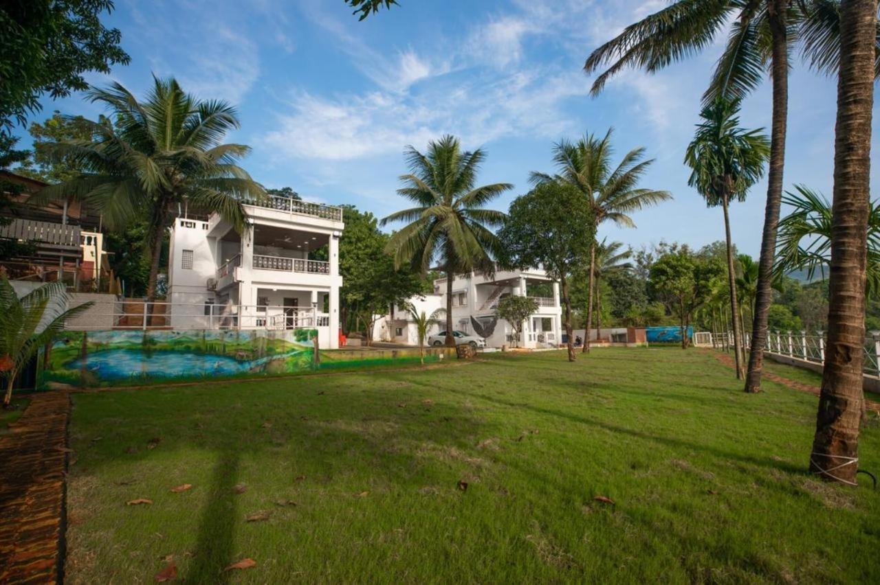 Pineapple Stay Khopoli Exteriör bild