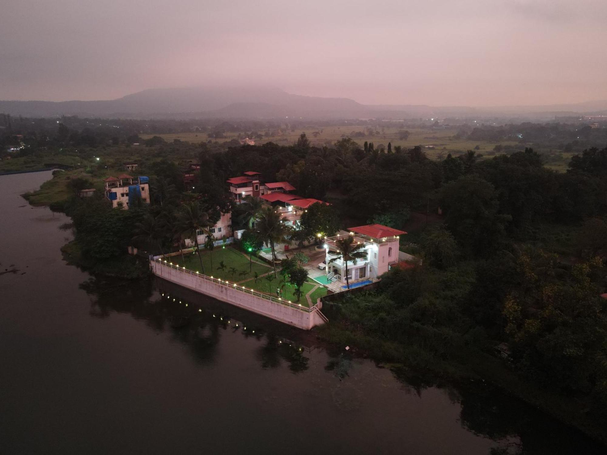 Pineapple Stay Khopoli Exteriör bild