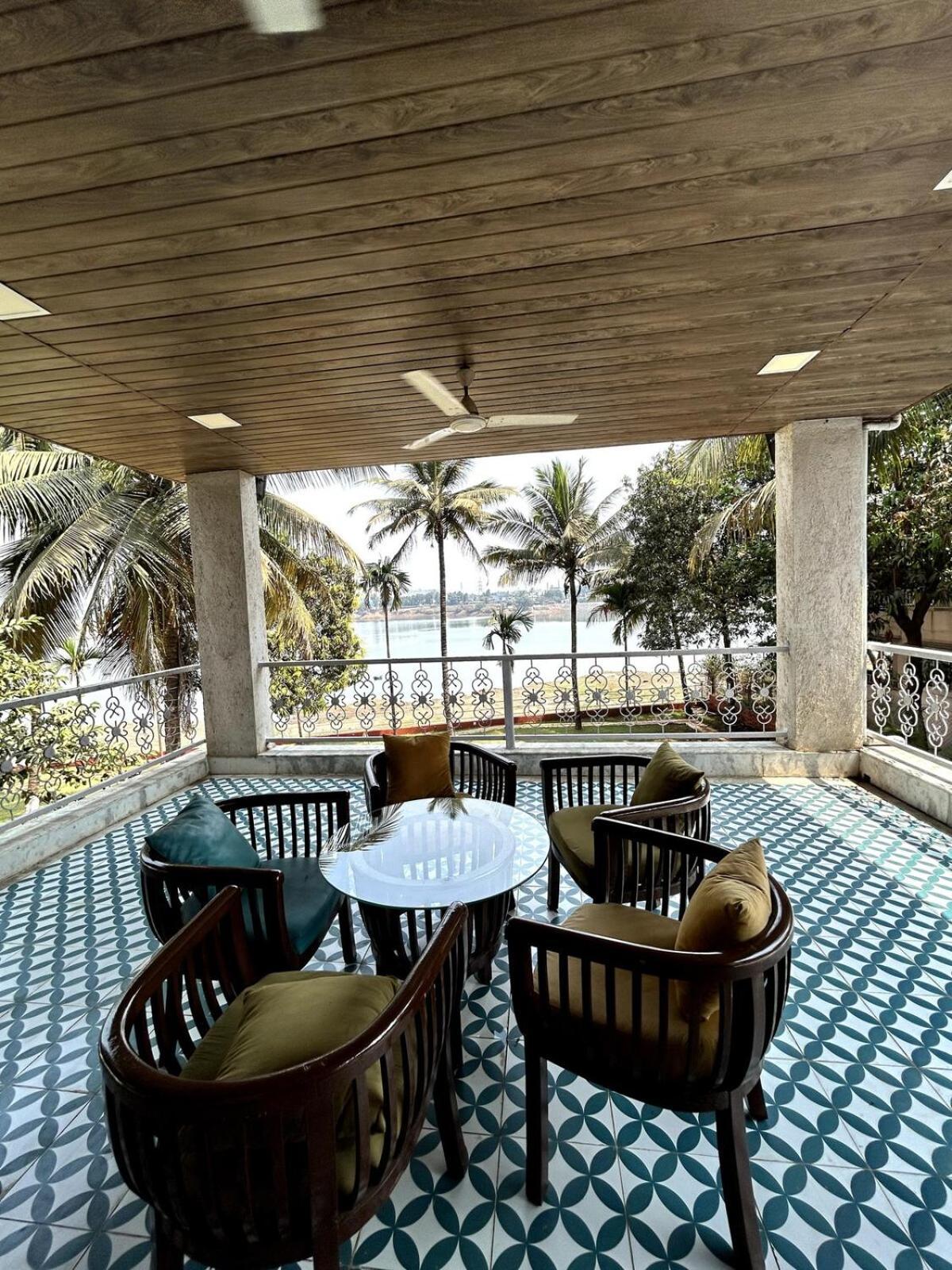 Pineapple Stay Khopoli Exteriör bild